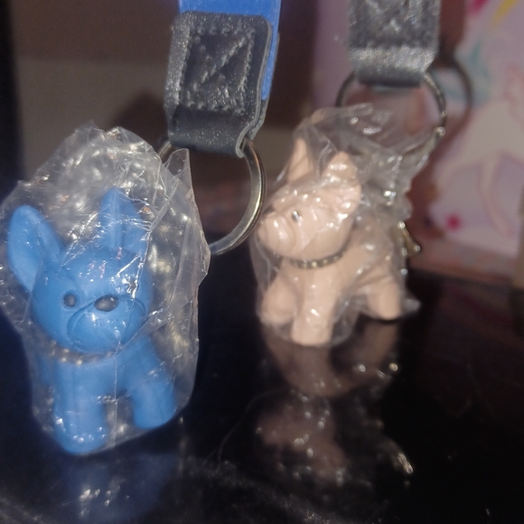 BULLDOG KEYCHAIN - Picture 2 of 4